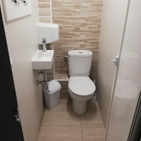 瑞文旅馆 - 仅限成人 2*