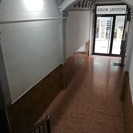 ホスタル リバー 2*