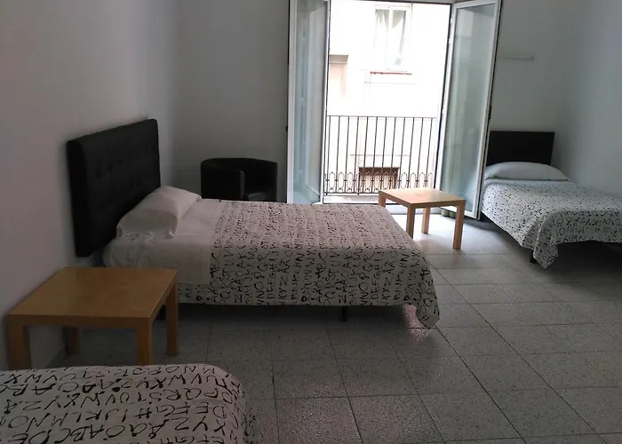 ゲストハウス ホスタル リバー 2*