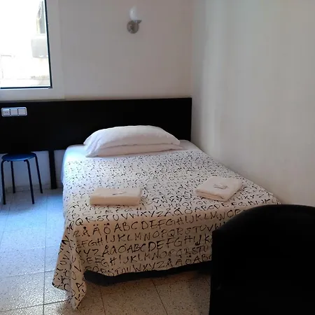 River Πανσιόν