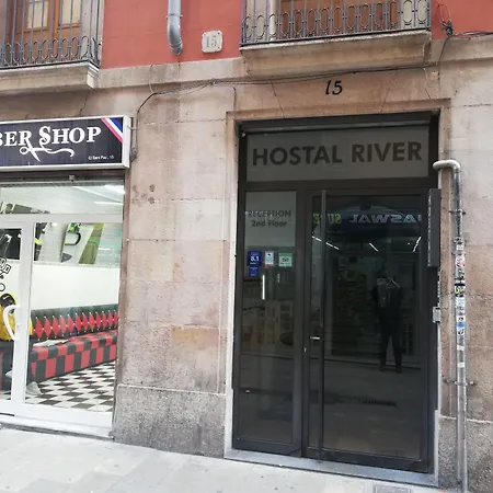 هوستال ريفير بيت ضيافة برشلونة
